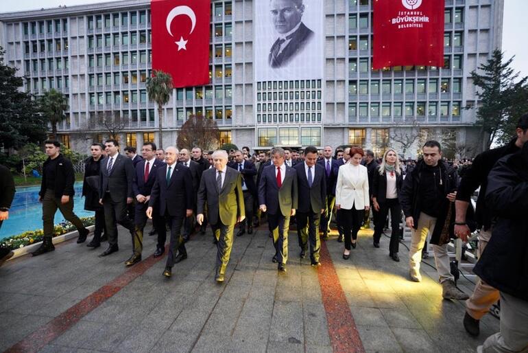 6’lı masanın liderleri İmamoğlu’na destek için Saraçhane’de bir araya geldi