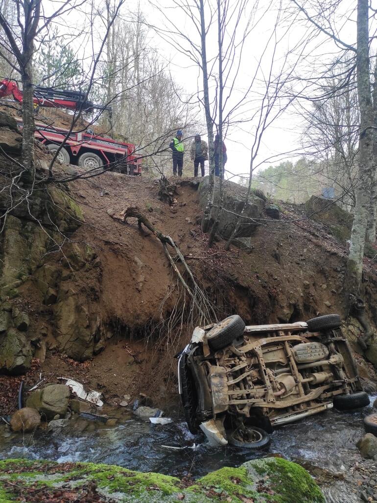 Bursa’da kamyonet, dere yatağına düştü: 6 yaralı