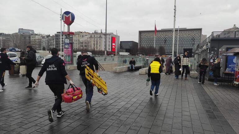 Taksim metrosunda raylara düşen yolcu nedeniyle seferler durdu