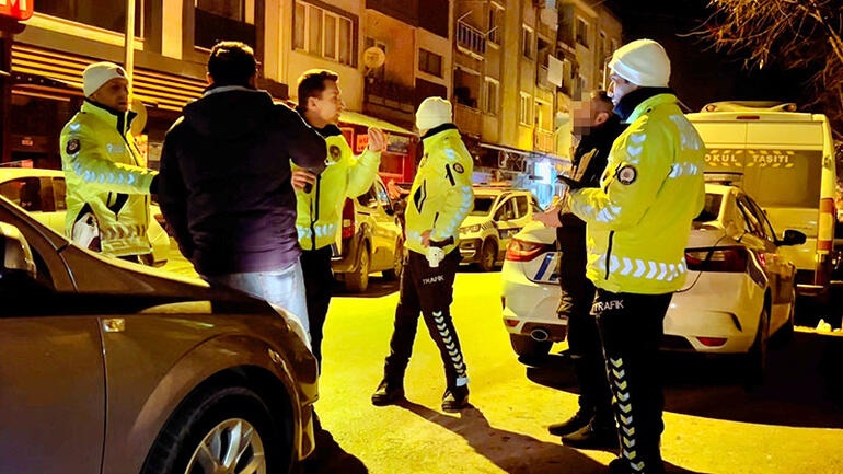 Alkollü olduğu tespit edilen sürücüden polislere: “Yarın akşam umreye gidiyorum, yapmayın”