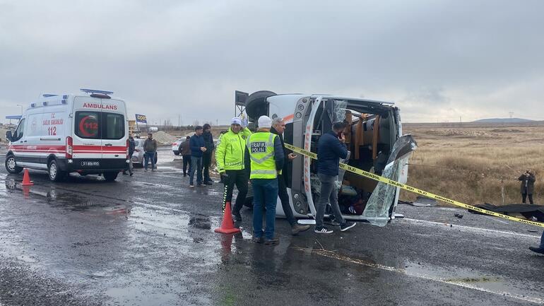 Tur Otobüsü devrildi. 1 ölü 27 yaralı var