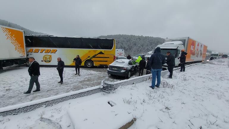 Bolu’da zincirleme kaza; 5 yaralı, yol trafiğe kapandı