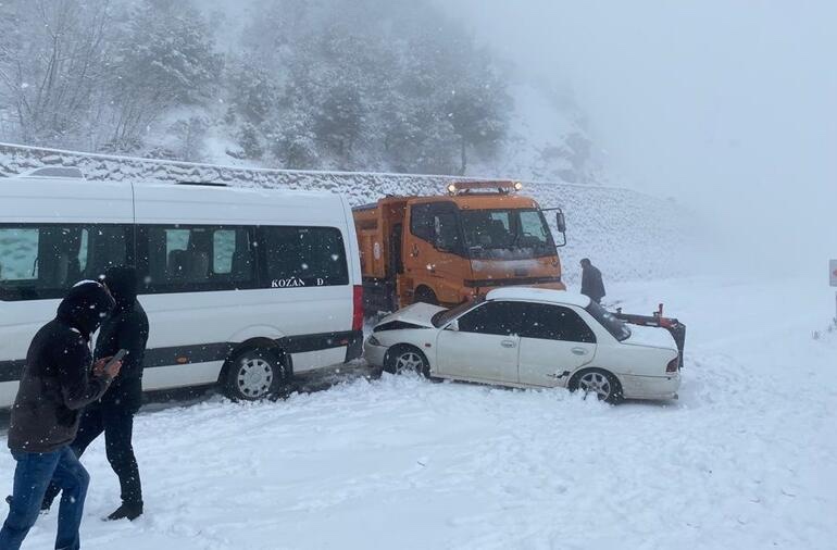 Adana’ya kar yağdı.Kozan-Feke yolu kapandı