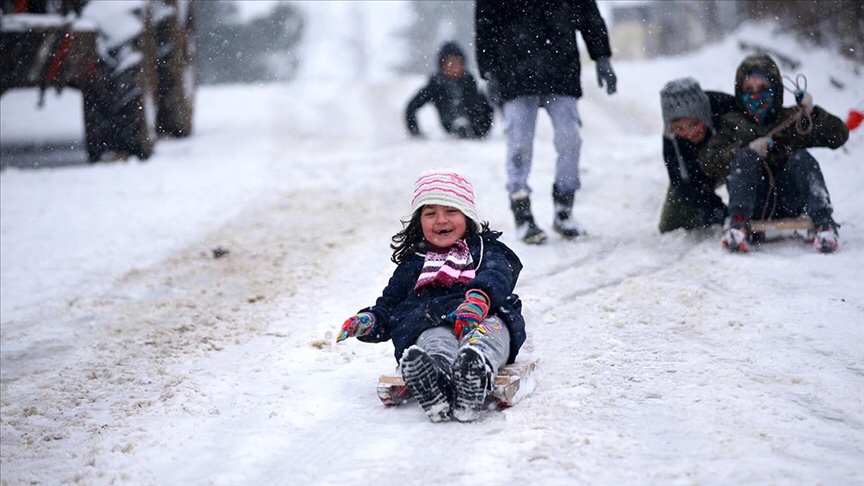 22 il merkezi ve bazı ilçelerde kar nedeniyle eğitime ara verildi