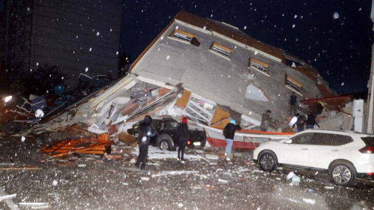 Deprem nedeniyle 10 il’de okullar bir hafta tatil edildi