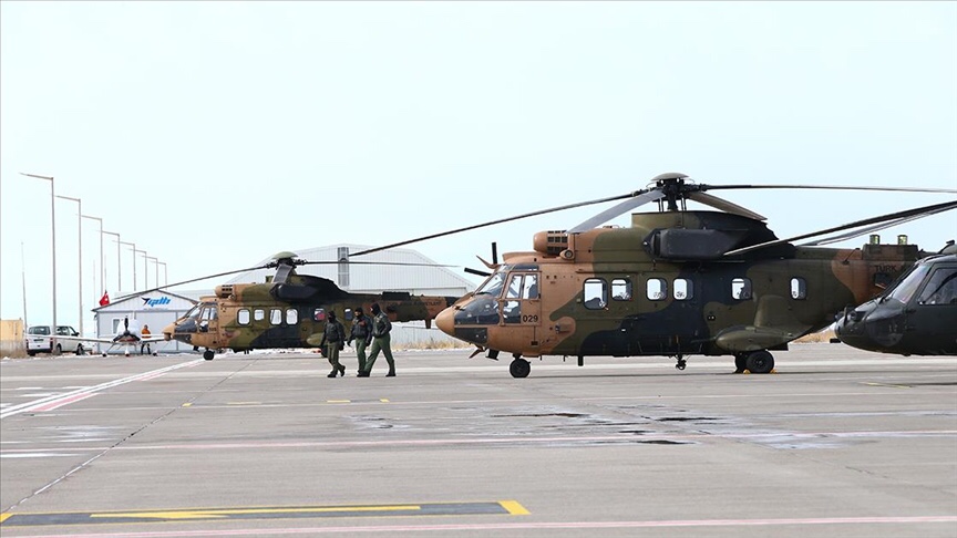 Hatay’a helikopterlerle takviye arama kurtarma ekipleri getiriliyor