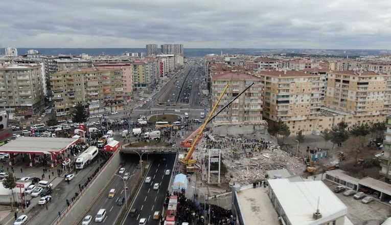 Diyarbakır’da, 300 görevliyle hasar tespit çalışmaları sürdürülüyor.31 Bina acil yıkılacak