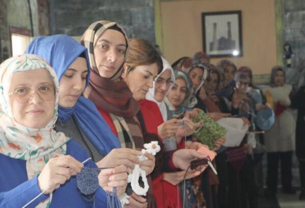 Erzurum’lu kadınlar örgü tim’i kurup Depremzedelere örgü örüyor