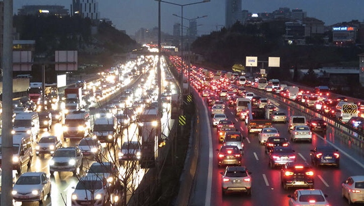 Okullar açıldı.İstanbul’da trafik kilitlendi