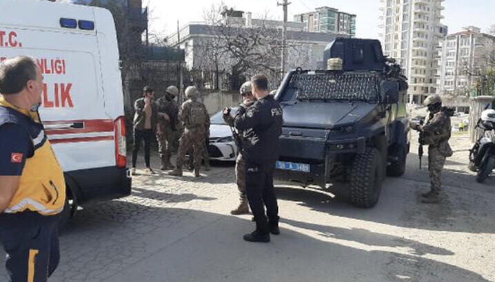 Samsun’da polis 3 çocuğu ve eşini rehin aldı