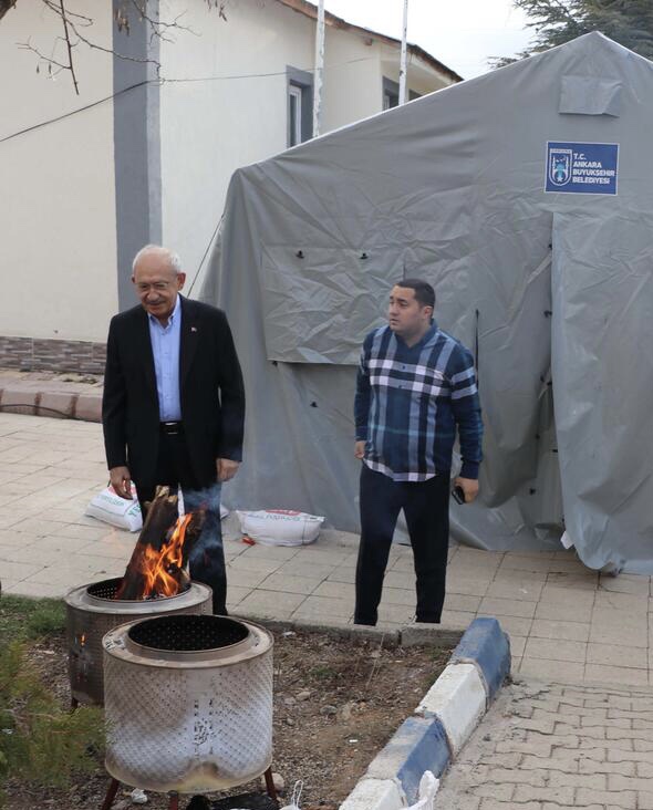 Geceyi çadırda geçiren Kemal Kılıçdaroğlu ziyaretlerine başladı