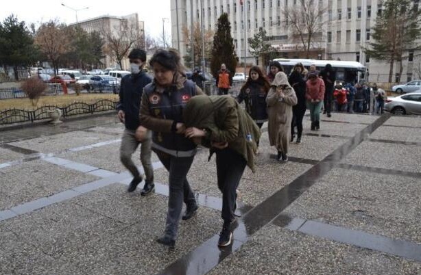 Erzurum’da fuhuş operasyonu “Arka sokaklar” adıyla gerçekleşti.15 Göz altı 114 kişiye idari para cezası