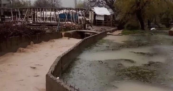 Diyarbakır Hazro’yu yağış vurdu