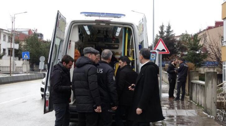 Erzurum’da cinayet. Annesini öldürdü babasını yaraladı