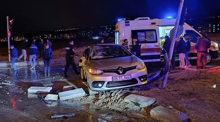 Elazığ’da Tır ve otomobil çarpıştı