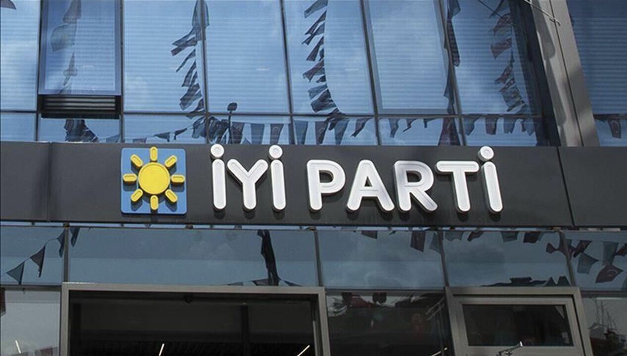 Kayseri’de İyi parti otobüsüne sprey boya ile provakatif yazılar yazıldı