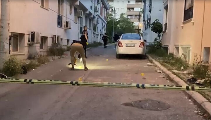 İzmir Buca’da Sokak Ortasında Tabancayla Vurulan Kişi Hayatını Kaybetti