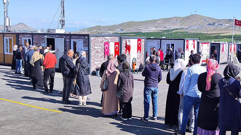 Depremzede Seçmenler Konteynerde Oy Kullanıyor: Malatya’da Seçim Tedbirleri Devrede!