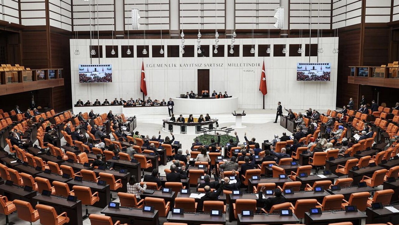 Seçim Sonuçlarıyla Birlikte Siyasi Partilerin Hazine Yardımları Değişiyor: AK Parti’ye Azalırken CHP’ye Artış