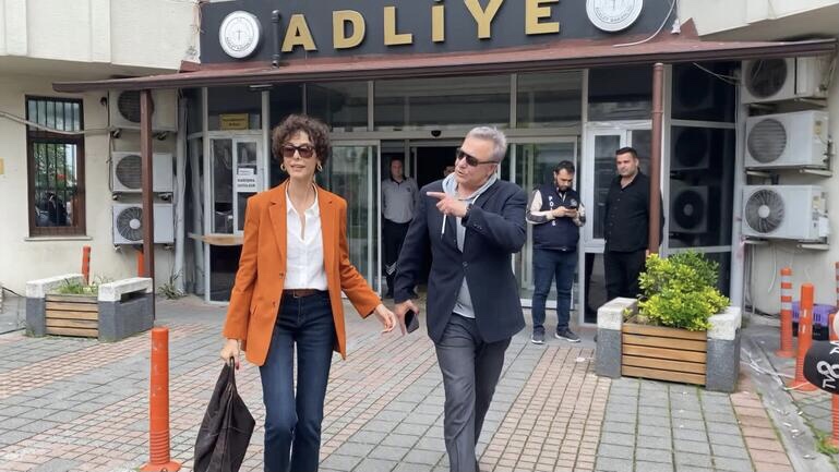 Mehmet Aslantuğ ve Arzum Onan, 27 Yıllık Evliliklerini El Ele Adliyeye Gelerek Sonlandırdı