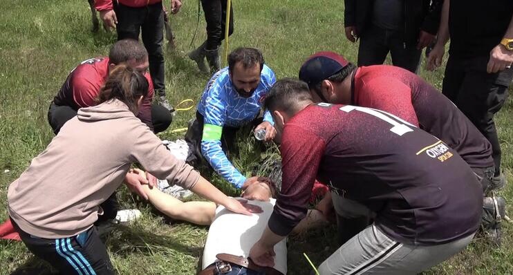 Erzurum’da Cirit Maçında Rahatsızlanan Sporcuya Doktor Müdahalesi