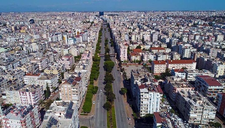 Böyle devam ederse Antalya da Türk kalmayacak