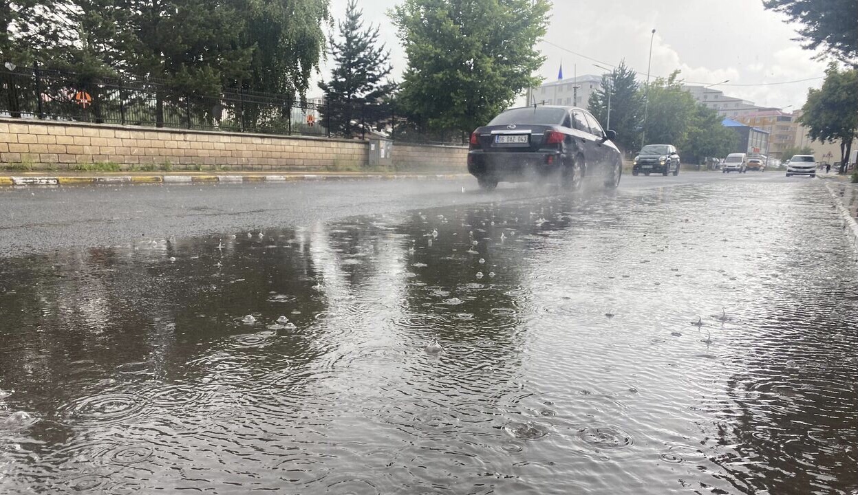 Meteoroloji’den 30 Kent için Sarı ve Turuncu Kodlu Uyarı: Sağanak ve Gökgürültülü Sağanak Yağış Bekleniyor