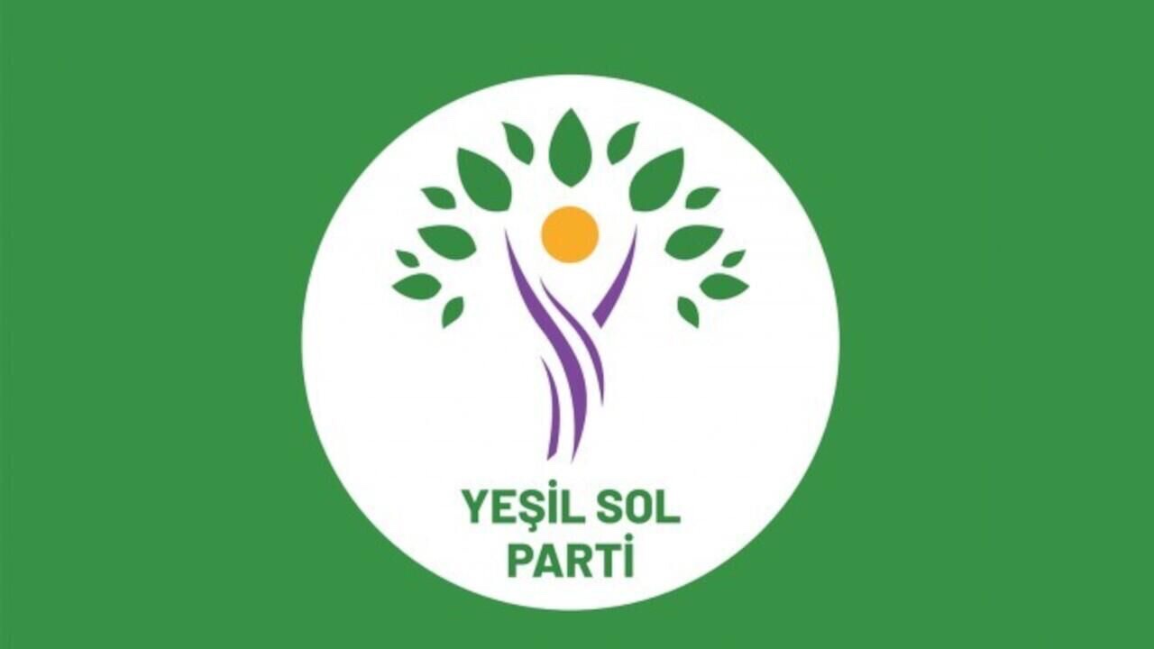 Yeşil Sol Parti ( HEDEP ) oldu. Poster açan iki kişi gözaltına alındı