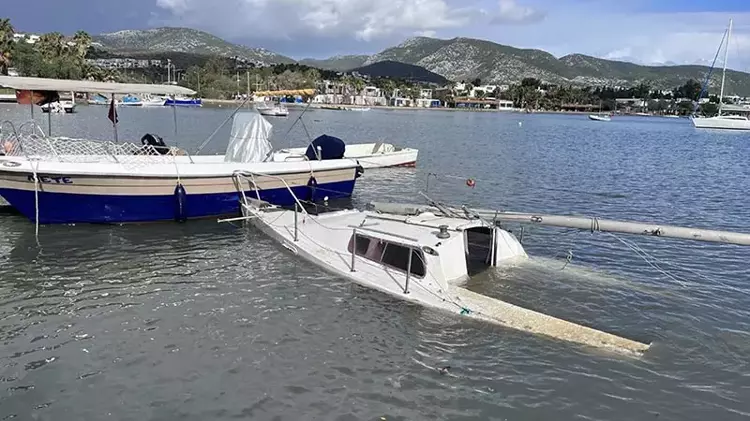 Bodrum’da kuvvetli fırtına; tekneler battı, deniz taştı.Hasar büyük