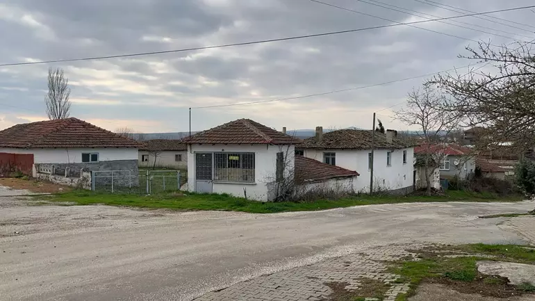 İstanbul’da Emekli Polis, Boşanma Sürecindeki Eşini ve Oğlunu Öldürdü, Cesetleri Kırklareli’deki Tarlasına Gömdü