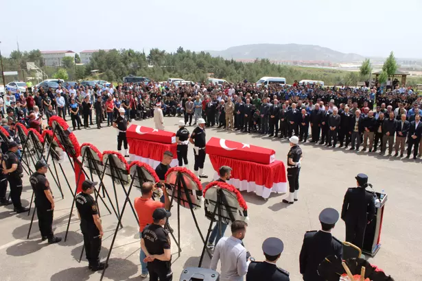 Adıyaman’da Polis Memuru Şehit Ettiği 2 Komiser İçin Tören Düzenlendi