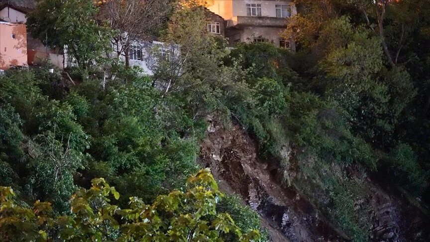 İstanbul Valisi Gül, Gaziosmanpaşa’da Toprak Kayması İncelemesi Yaptı