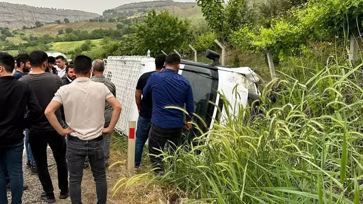 Adıyaman’da Minibüs Devrildi: 14 Yaralı