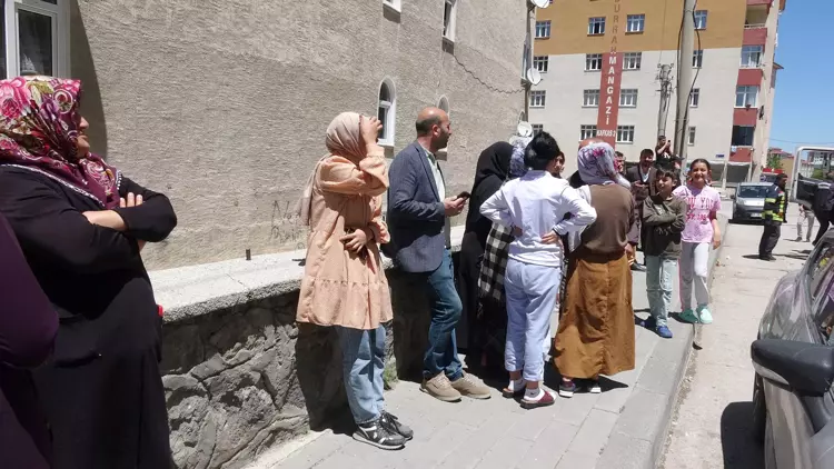 Erzurum’da Bina Merdivenleri Çöktü: Mahsur Kalanlar Kurtarıldı