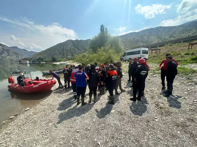 Heyelan Faciası: Çaya Sürüklenen Araçtaki Bebeğin Cesedi 16 Kilometre Uzaklıktaki Gölde Bulundu