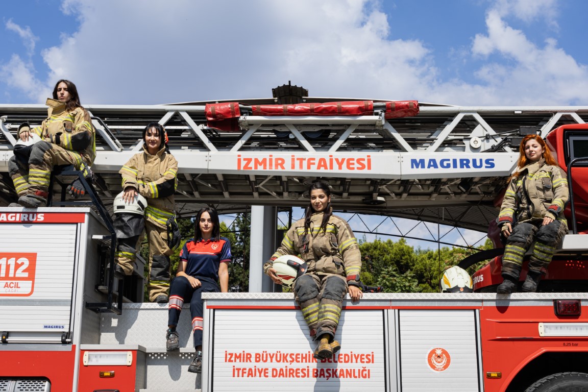 Alevlerle Savaşan Kahramanlar: İzmir’in Kadın İtfaiyecileri