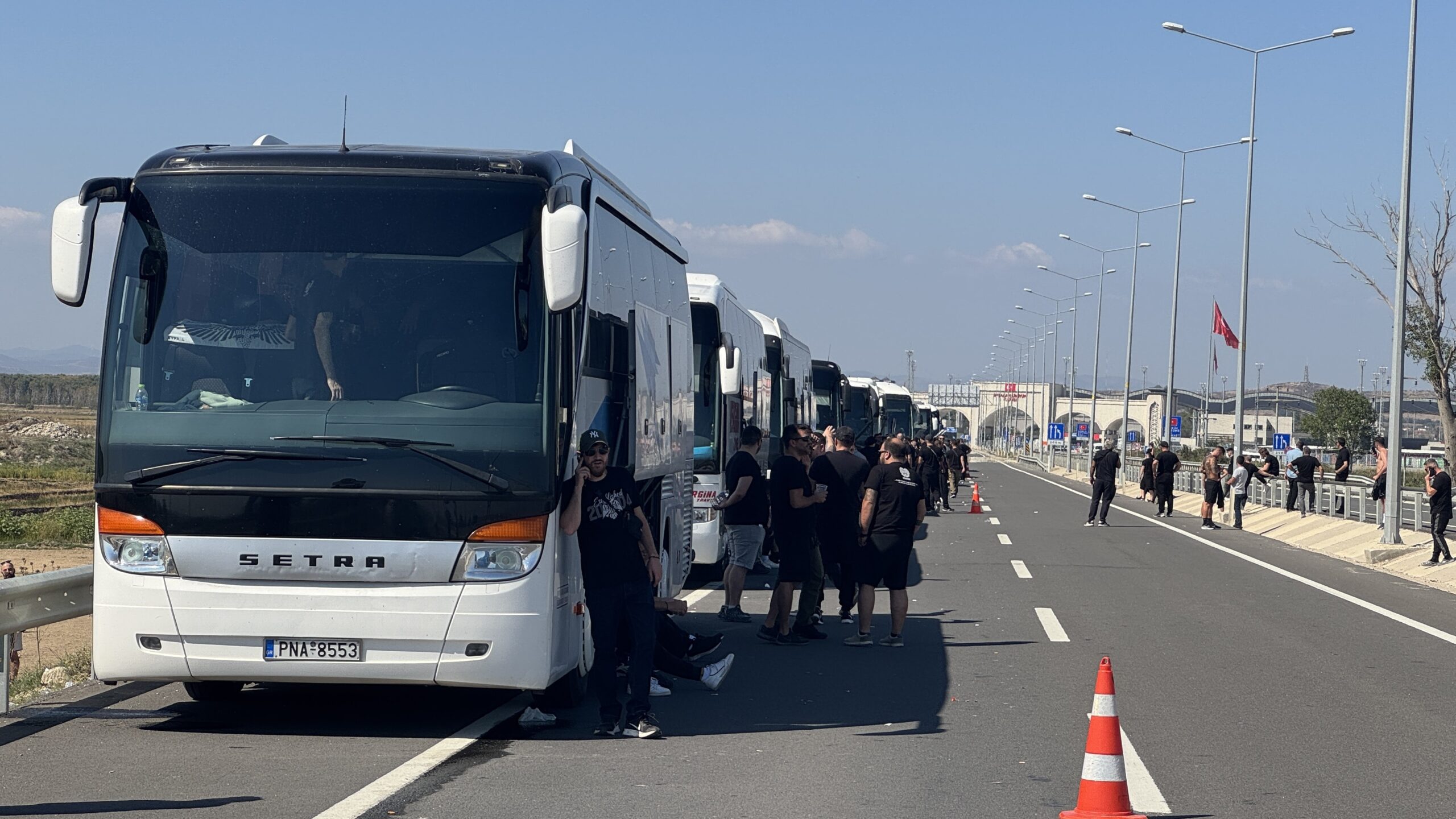 Yunanistan’ın Ateşli Taraftarları Galatasaray Maçı İçin Türkiye’ye Akın Etti!