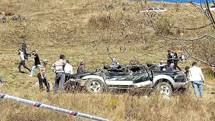 Yaylalı’da Feci Kaza: Kamyonet 70 Metre Yuvarlandı, 2 Kişi Hayatını Kaybetti!