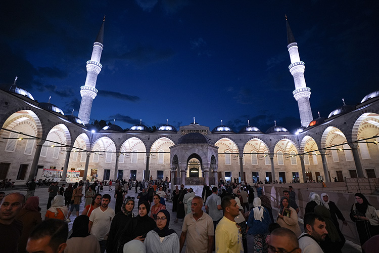 Türkiye Genelinde Mevlit Kandili Dualarla İdrak Edildi