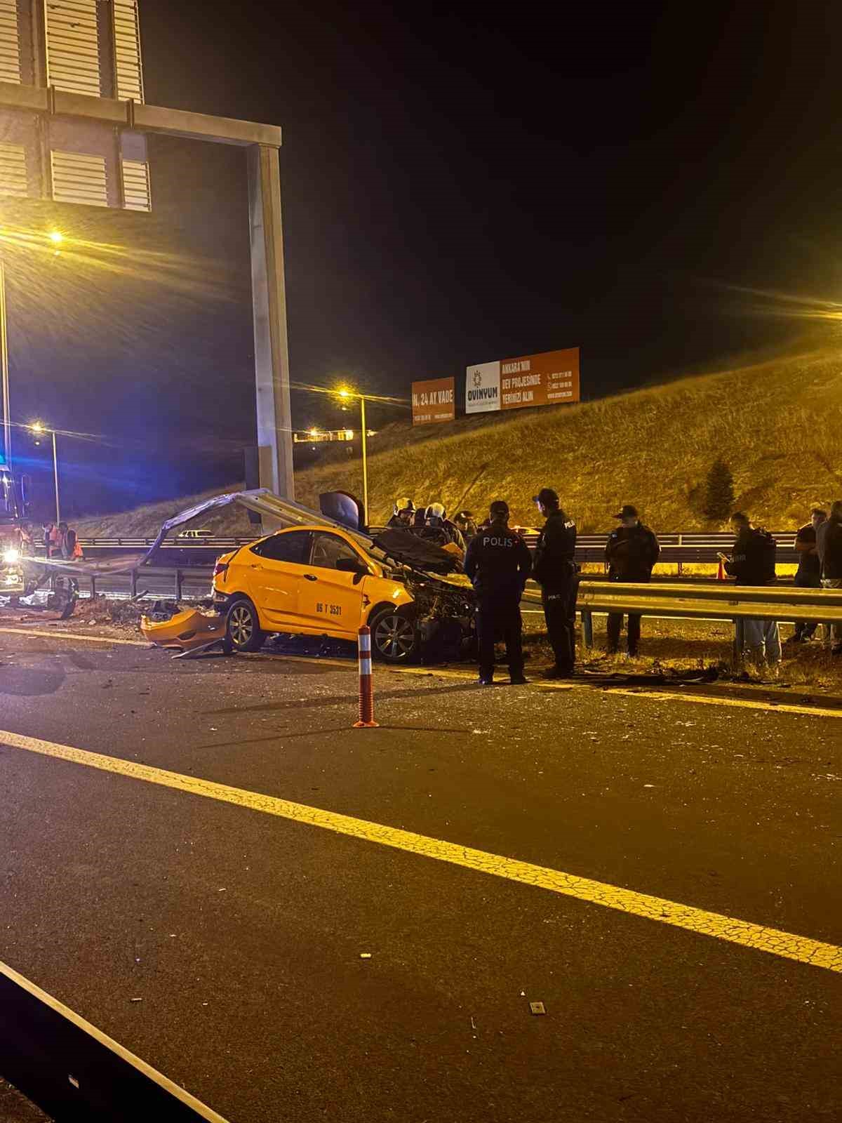 Ankara’da Feci Kaza: Kontrolden Çıkan Taksi Bariyerlere Saplandı, Sürücü Hayatını Kaybetti!