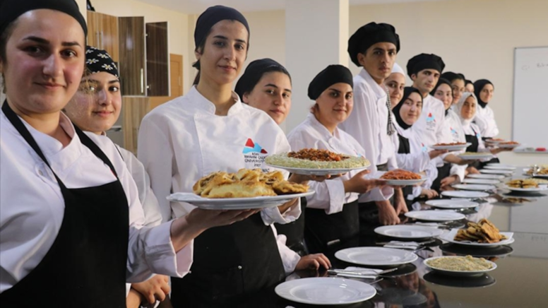 Yemek Kartı Yoksa Ücretsiz Yemek Var: Dicle Üniversitesi’nde Umut Projesi!