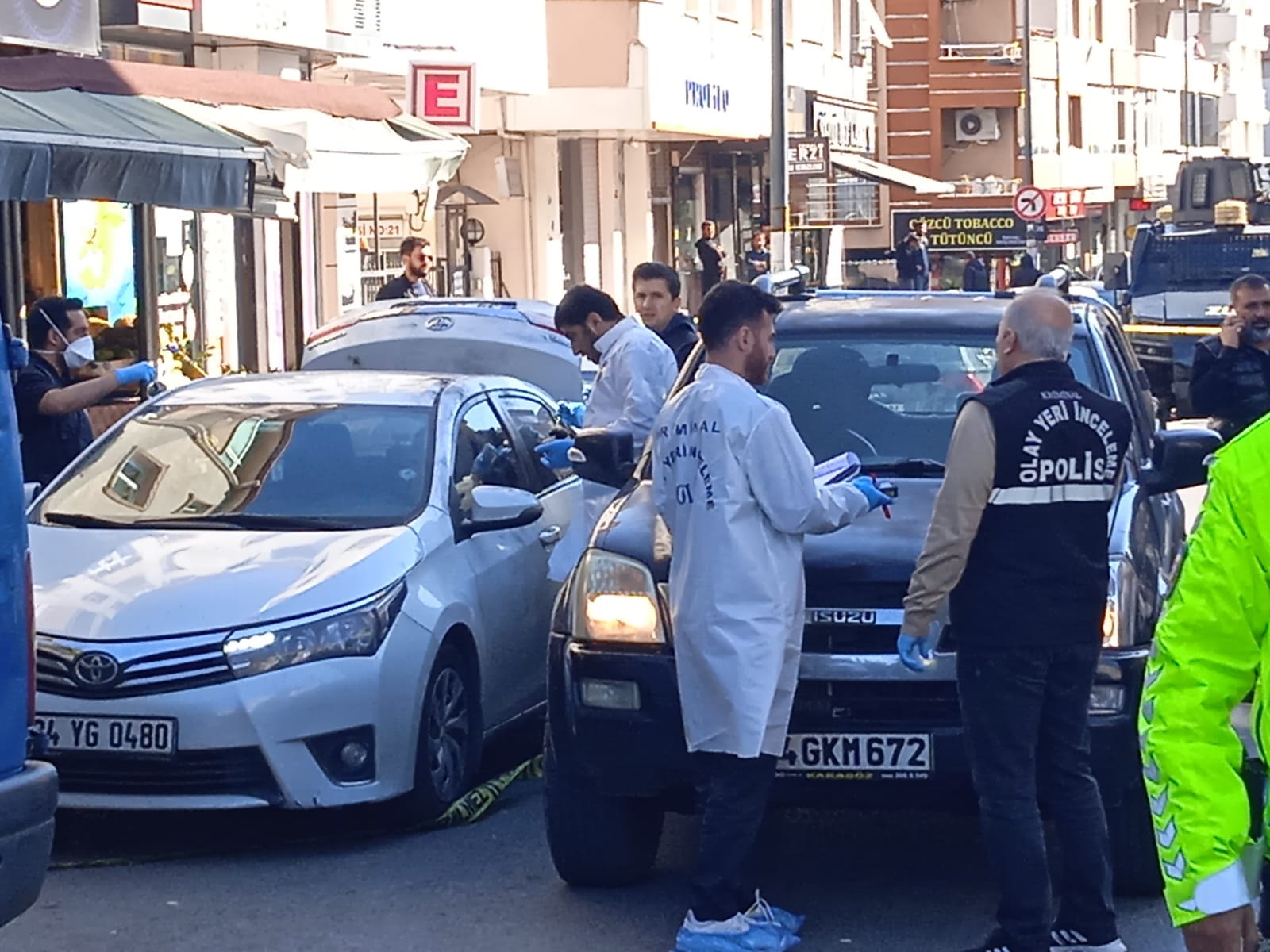 Kanlı Çatışma: Emekli Albay ve Oğlu, Polise Çekiçle Saldırdı!