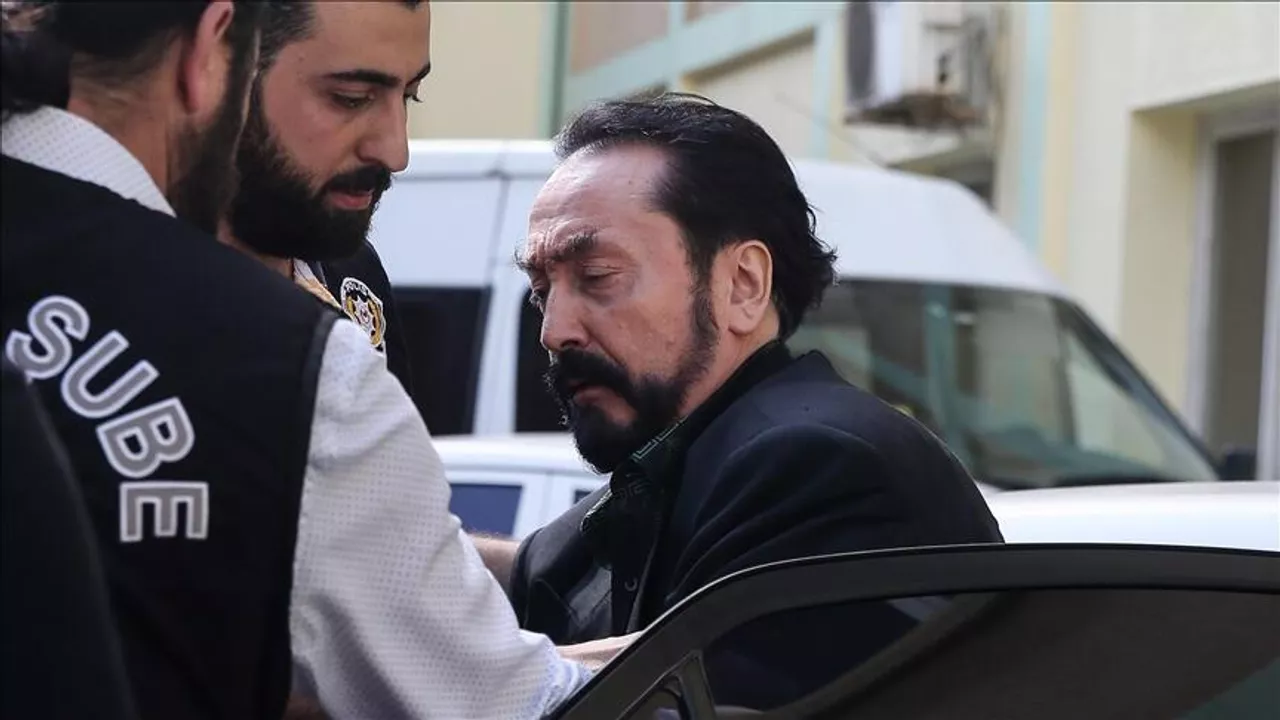 Adnan Oktar’ın 8 Bin 463 Yıl Hapis Cezası Onandı, 2 Milyarlık Mal Varlığı Hazine’ye Aktarıldı