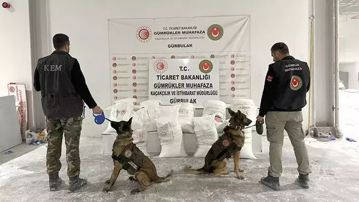 Tonlarca Uyuşturucu Sınırda Yakalandı: 4,5 Ton Metamfetamin Ele Geçirildi!