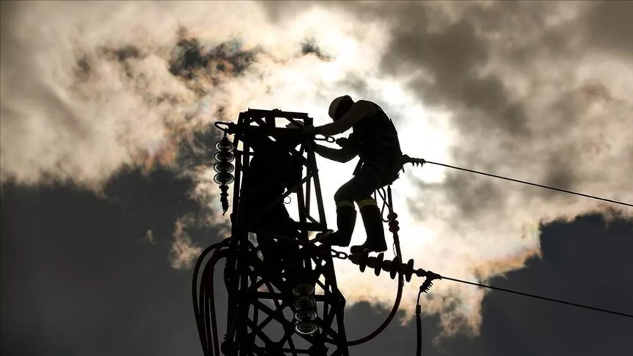 İstanbul’da 9 Kasım’da Elektrik Kesintisi: Bu İlçelerde Saatlerce Elektrik Yok!