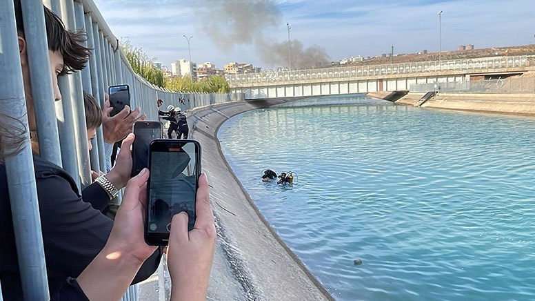 İnsanlık Ölmüş! Boğulan Çocuğun Video Çekme Yarışı Tepki Çekti