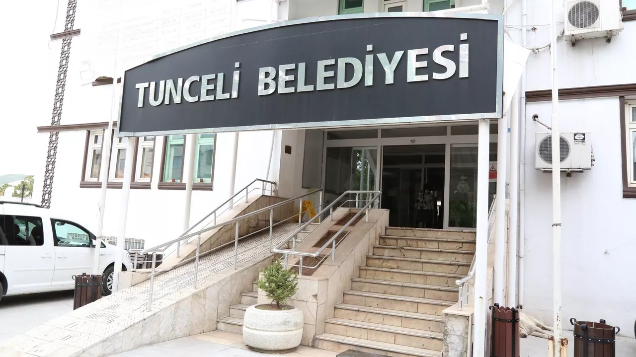 Tunceli ve Ovacık’a Kayyum Atamaları: Cevdet Konak ve Mustafa Sarıgül Görevden Alındı