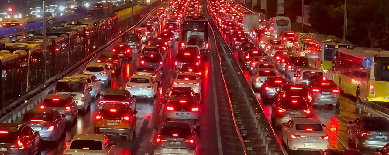 TEM Otoyolu’nda Yakıt Tankeri Kaza Yaptı: Edirne Yönü Trafiğe Kapandı