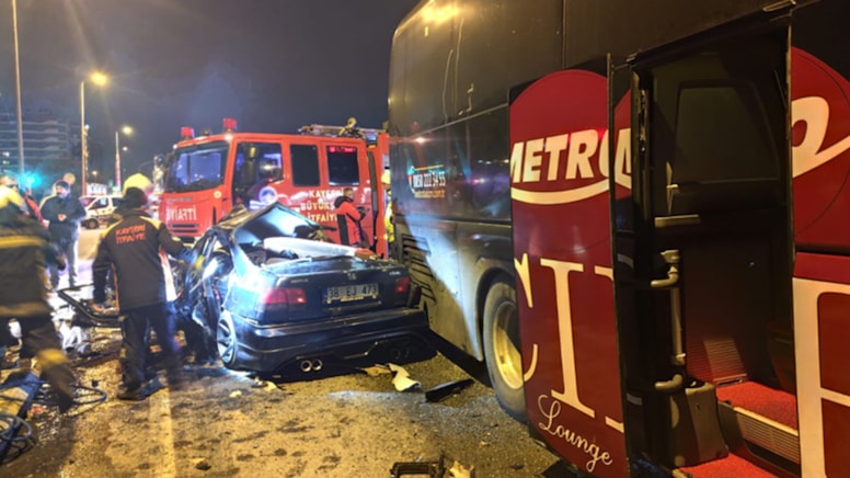 Kayseri’de Feci Kaza: 2 Ölü, 1 Yaralı, Otomobil Otobüse Çarptı