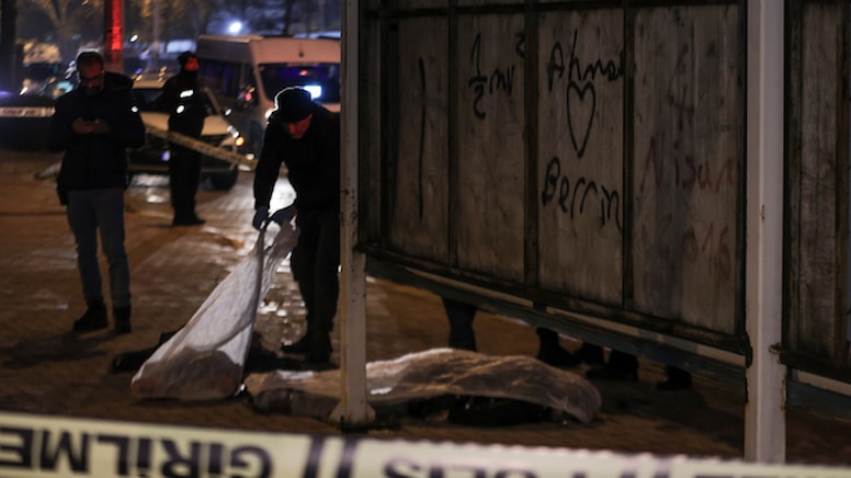 Bugün Bir Kadın Daha Hayattan Koparıldı: Durakta Beklerken Katledildi. Katil İntihar Etti